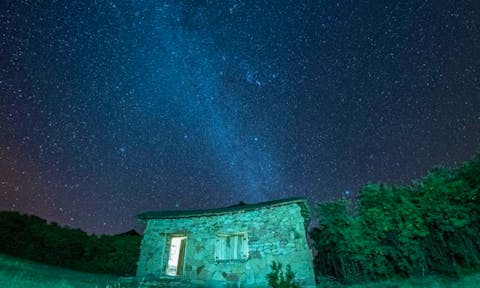 Hudad Lodge and starry night